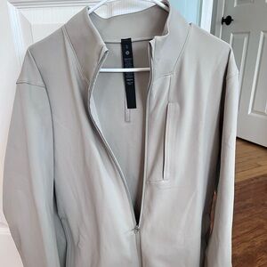 Lululemon Men’s Sojourn Jacket, Raw Linen XL